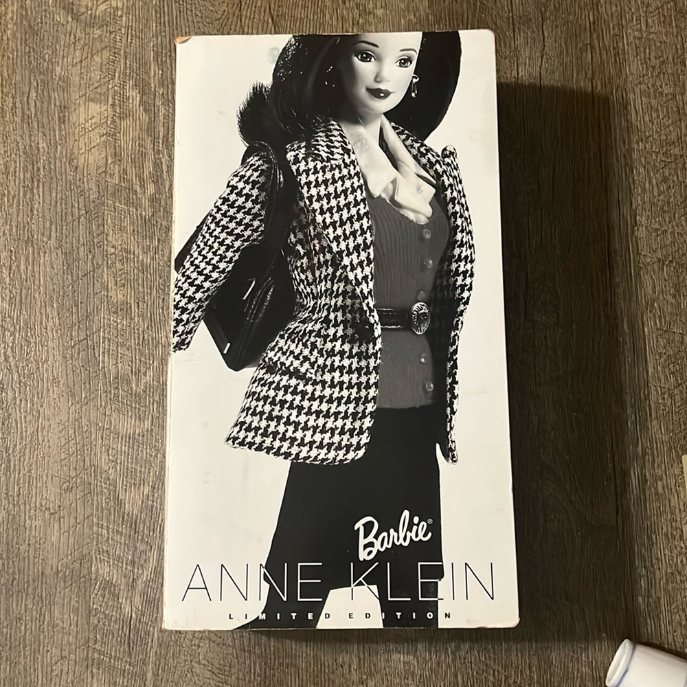 ANNE KLEIN BARBIE COLLECTIBLE 1997